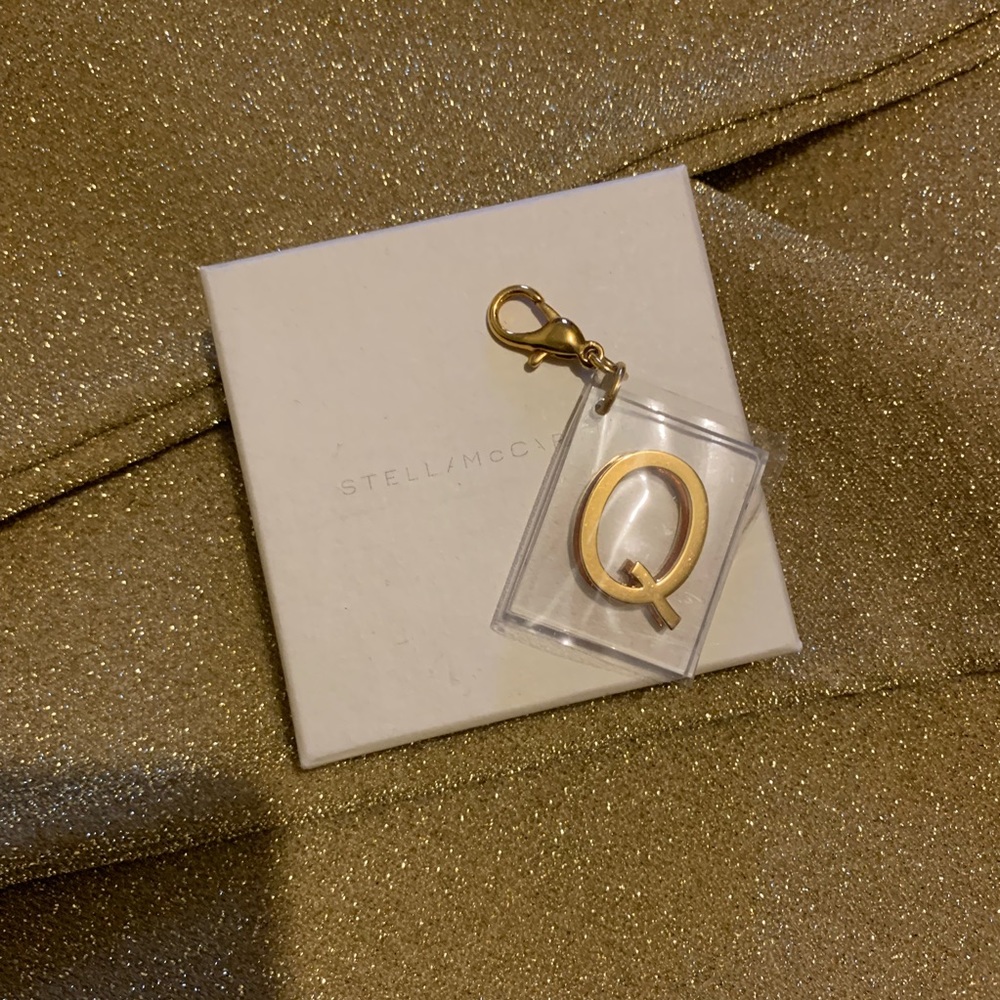 Brand New Stella McCartney “Q” Keycharm